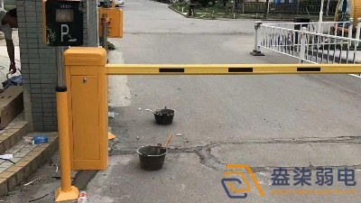 停車場道閘為什么很少砸到車？