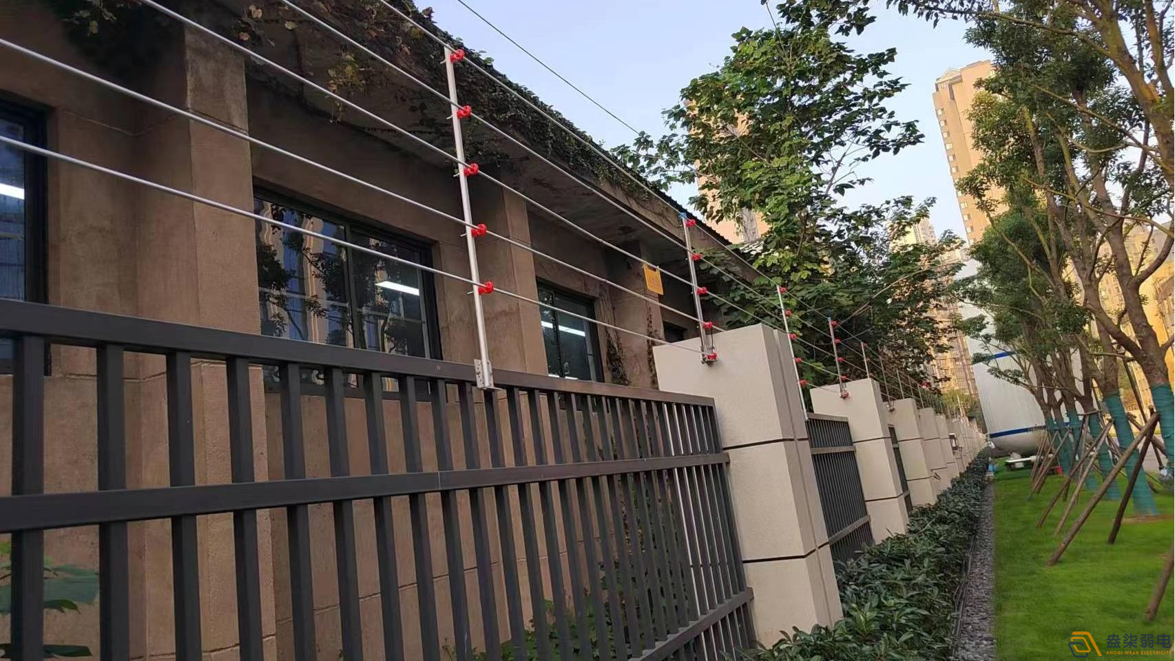 電子圍欄會(huì)被風(fēng)吹倒嗎？