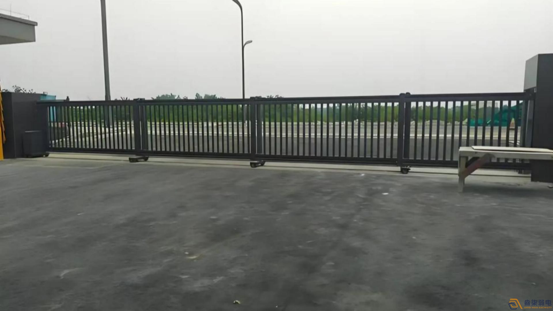 工廠伸縮門加裝镃力鎖的好處